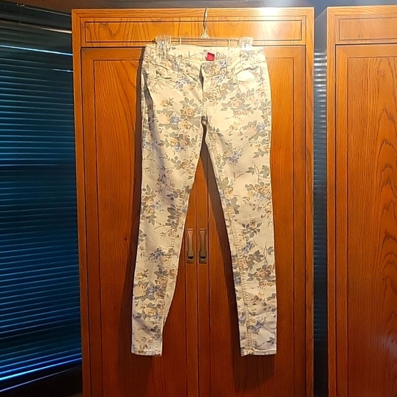 Floral Print Skinny Jean - Picture 9 of 10